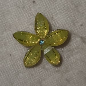 ISO : Flower Earring